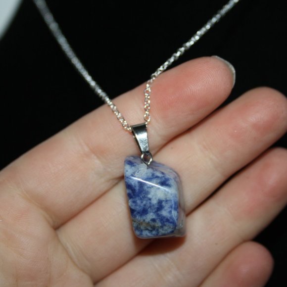 NWoT Blue Sodalite natural stone necklace silver